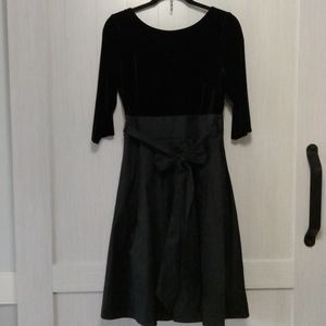 Adrianna papell guest party dress sz 10 color Black Velvet in good condition